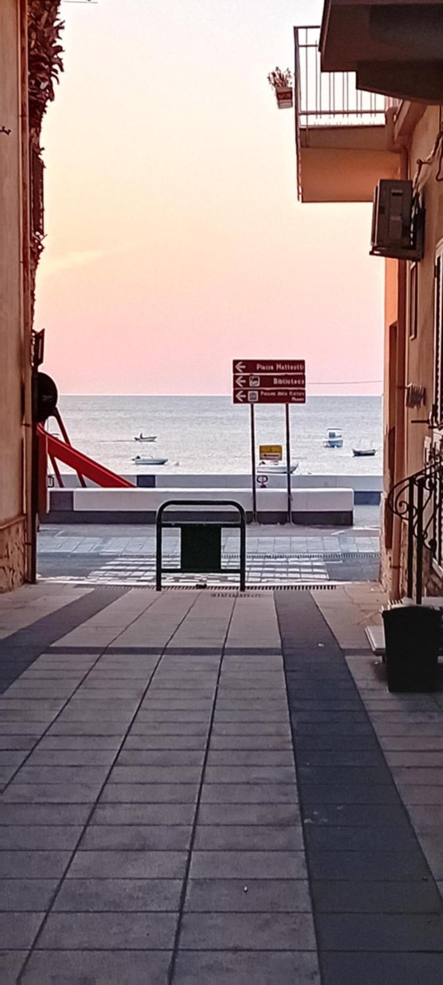 Perla De Mar A 20M Dalla Spiaggia Letojanni Exterior photo